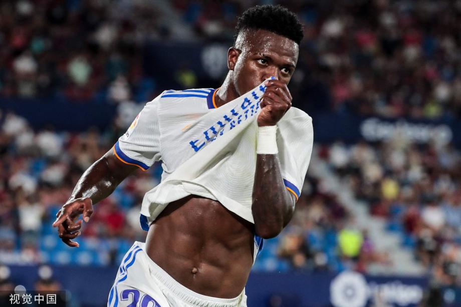 4-3险胜布莱顿＋斩获联赛4连胜＋跃居积分榜第3位＋各项赛事6连胜（4-3力克布莱顿，联赛四连胜升至第三，各项赛事豪取六连胜）