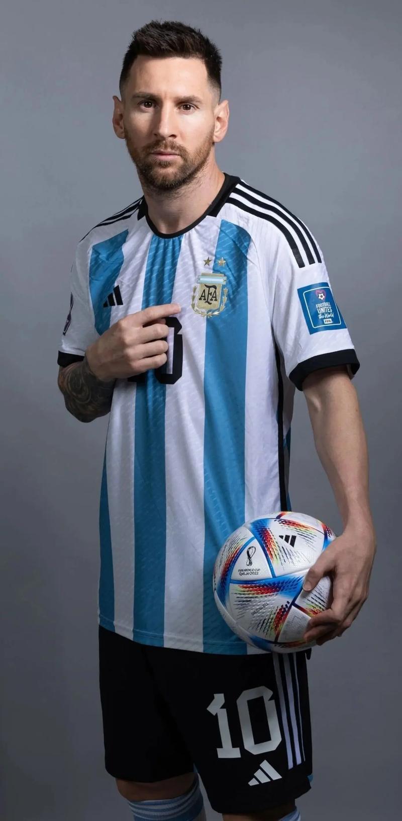 足球法甲豪门官宣续约核心前锋，合同长达五年（法甲豪门官宣与核心前锋续约，五年长约锁定锋线）