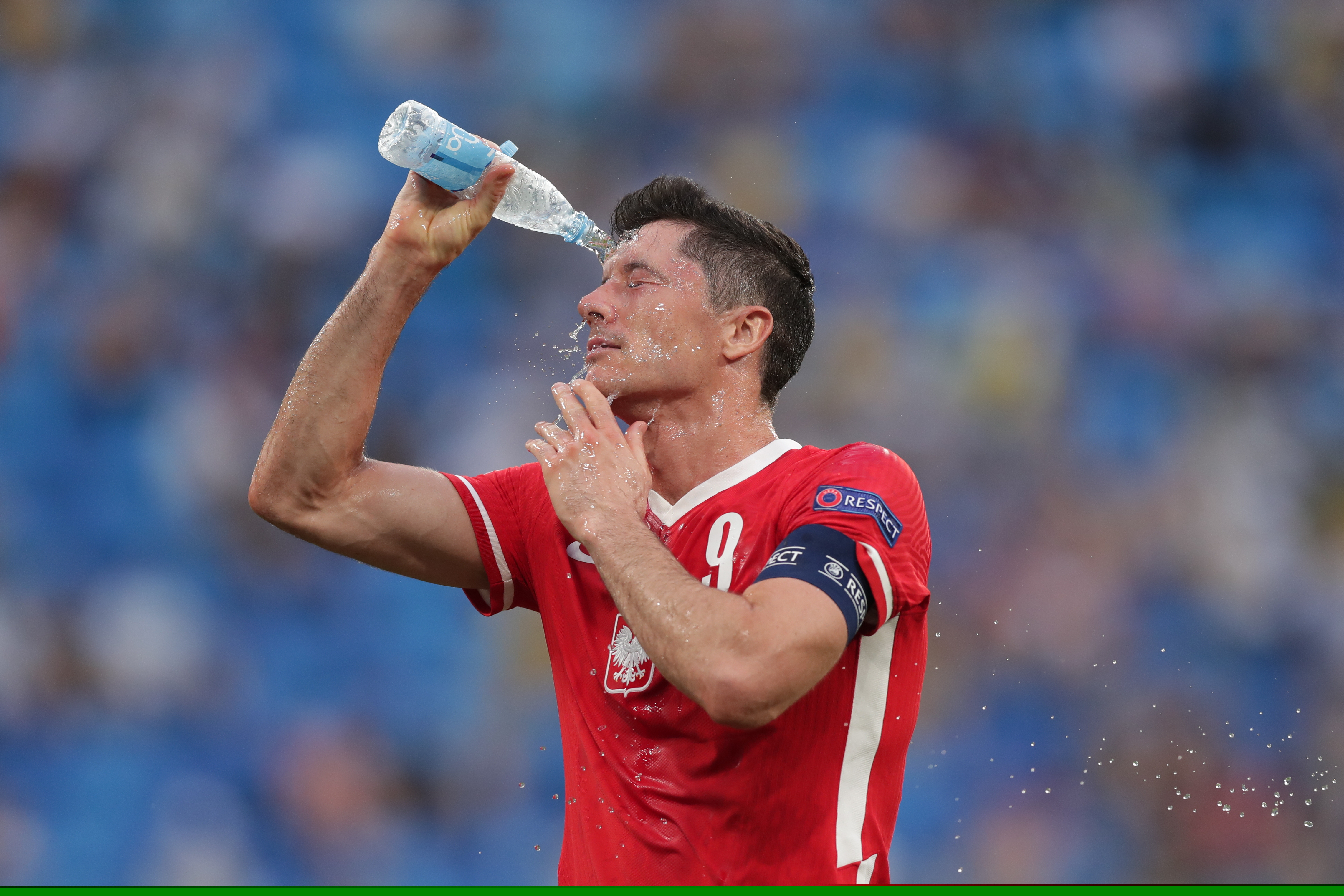 药厂高层谈滕哈赫：一开始选的方向就不太对，就算赢球也会解雇他（药厂高层：滕哈赫起步方向就错了，即使赢球也难免被解雇）