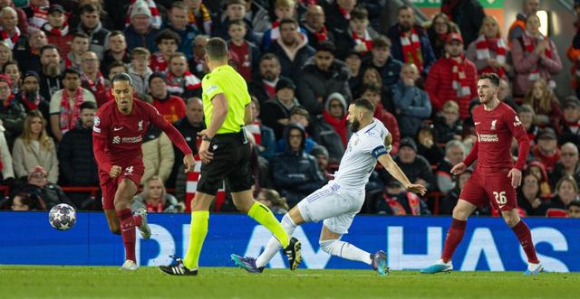 西媒：拉菲尼亚成巴萨非卖品，本赛季欲率队夺欧冠+世界杯（西媒：巴萨将拉菲尼亚列为绝对非卖，本季力争率队冲击欧冠与世界杯）