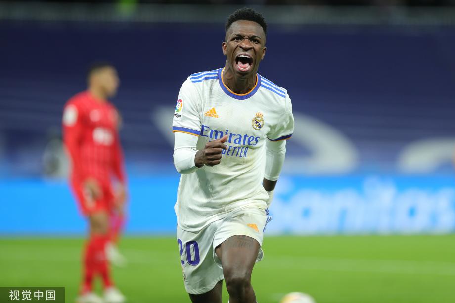 梅西杯开战，梅西和苏亚雷斯现场观战巴萨U16和河床U16的比赛（梅西杯揭幕：梅西与苏亚雷斯现场见证巴萨U16对阵河床U16）