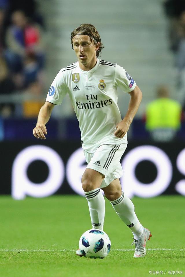 德天空：阿兹努世俱杯训练表现和态度不佳，让孔帕尼感到失望（德国天空体育：阿兹努在世俱杯训练中的态度与表现欠佳，令孔帕尼失望）