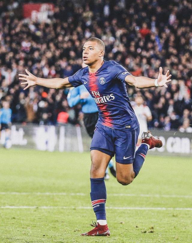 队报：雷恩19岁中卫布德拉勒飞速崛起，多支豪门长期关注他（队报：雷恩19岁中卫布德拉勒崭露头角，众豪门持续跟进）