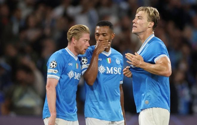 加拉塔萨雷客场3-0大胜阿贾克斯，奥斯梅恩帽子戏法（加拉塔萨雷客场三球零封阿贾克斯，奥斯梅恩独中三元）